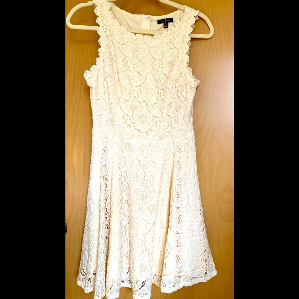 Cream Colored Lace White Dress Zip in back. miniskirt Sleeveless New Juniors 9